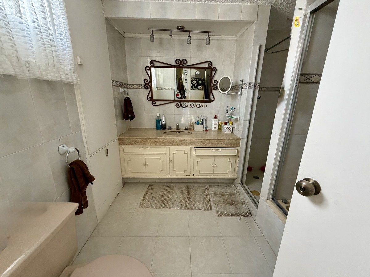 16 de 27: Baños recámaras secundarias