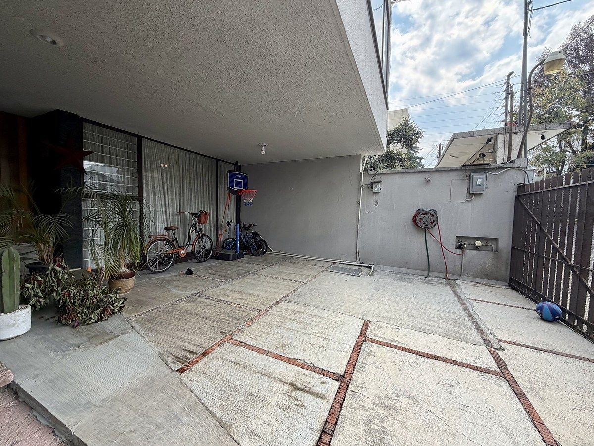 22 de 27: Estacionamiento