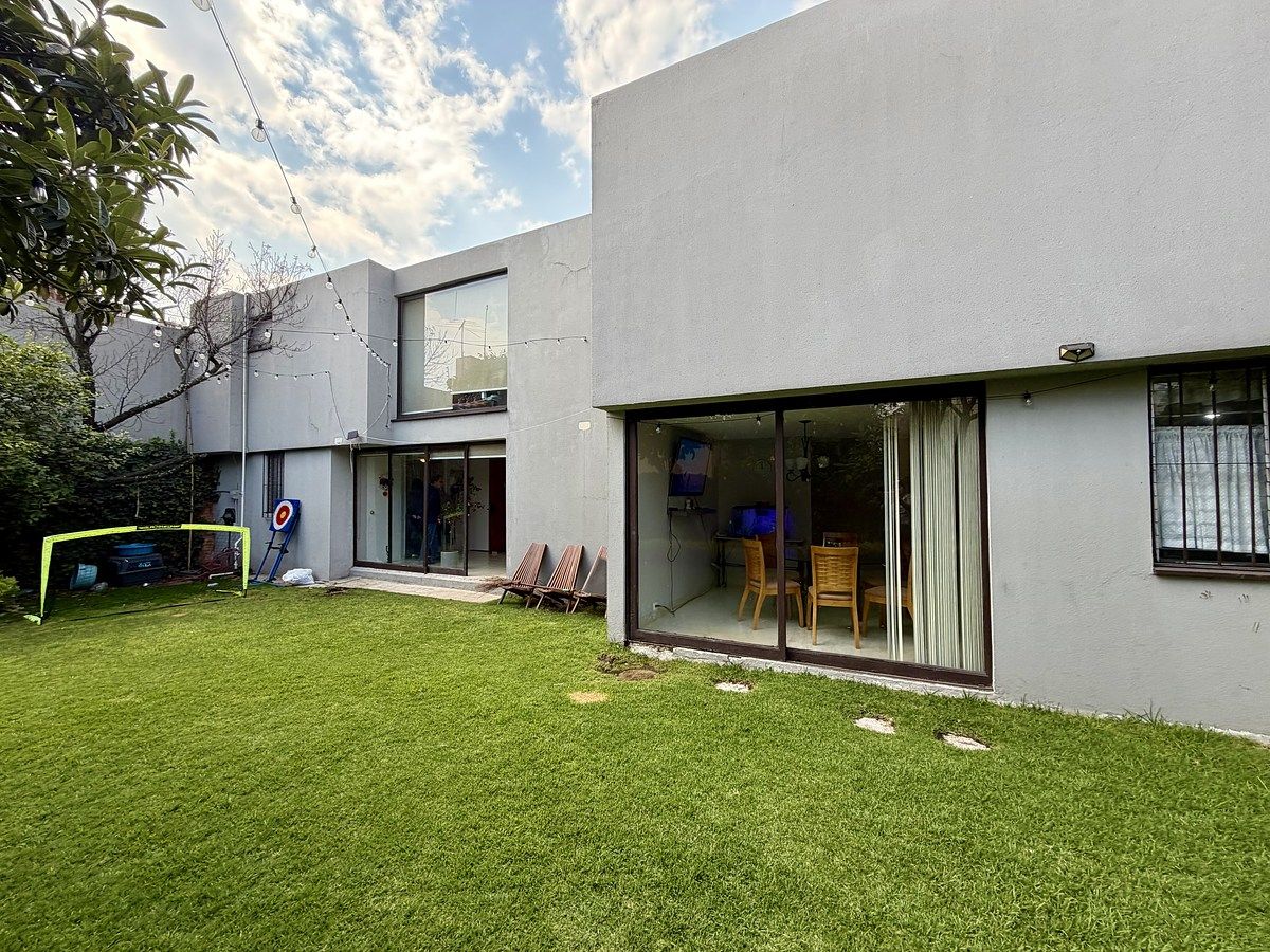 2 de 27: Jardín amplio