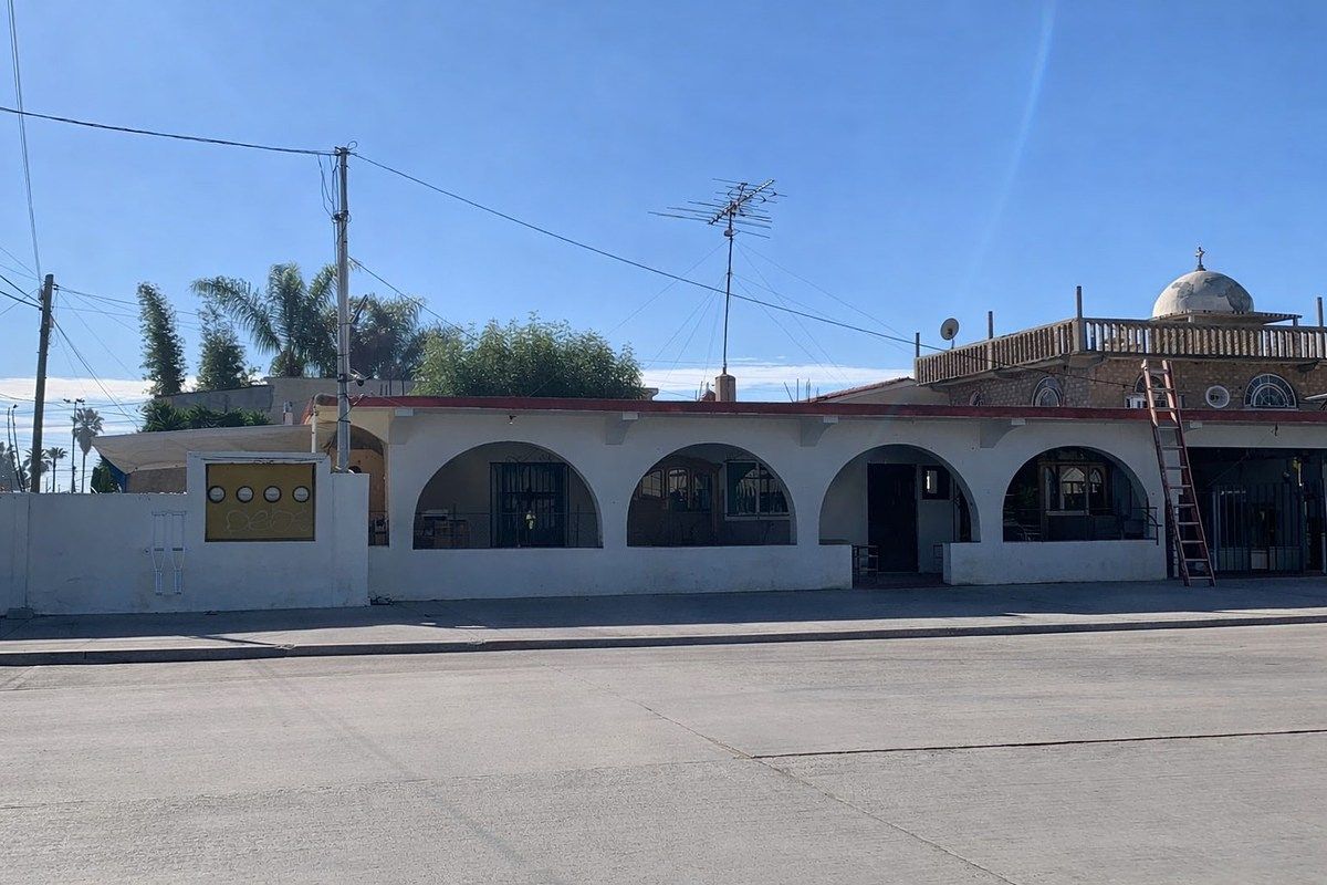 Sale of House and Apartments in the Central Zone of Rosarito