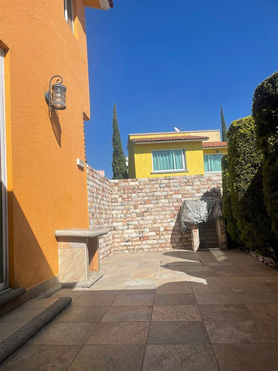 7 de 21: Patio Trasero con Asador