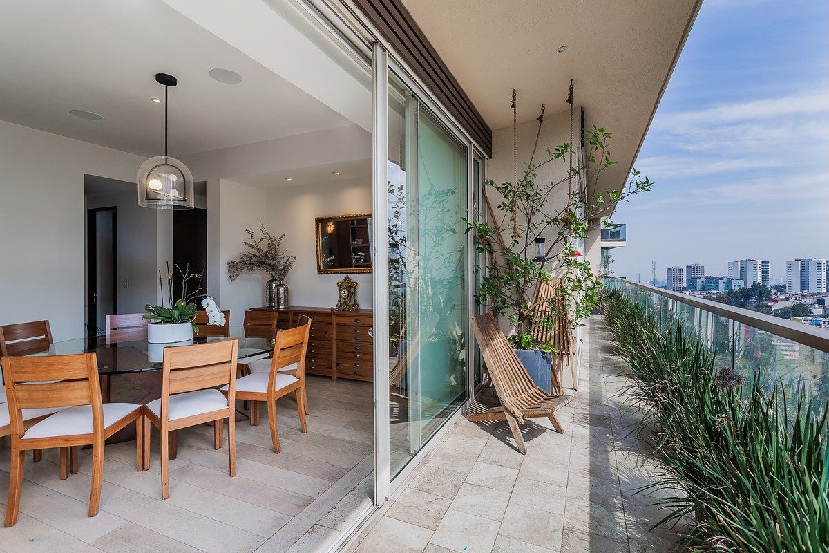 6 of 17: Terraza con Área Social