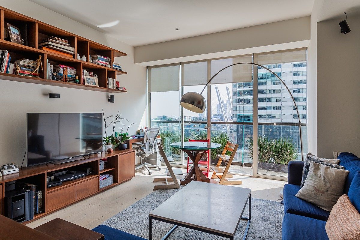 8 of 17: Cuarto de TV