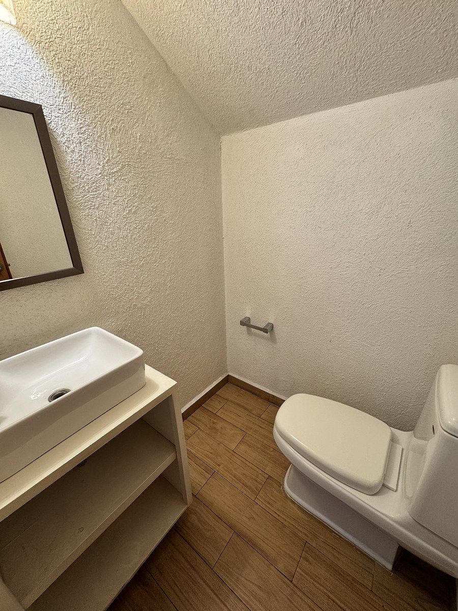 15 de 34: BAÑO VISITAS