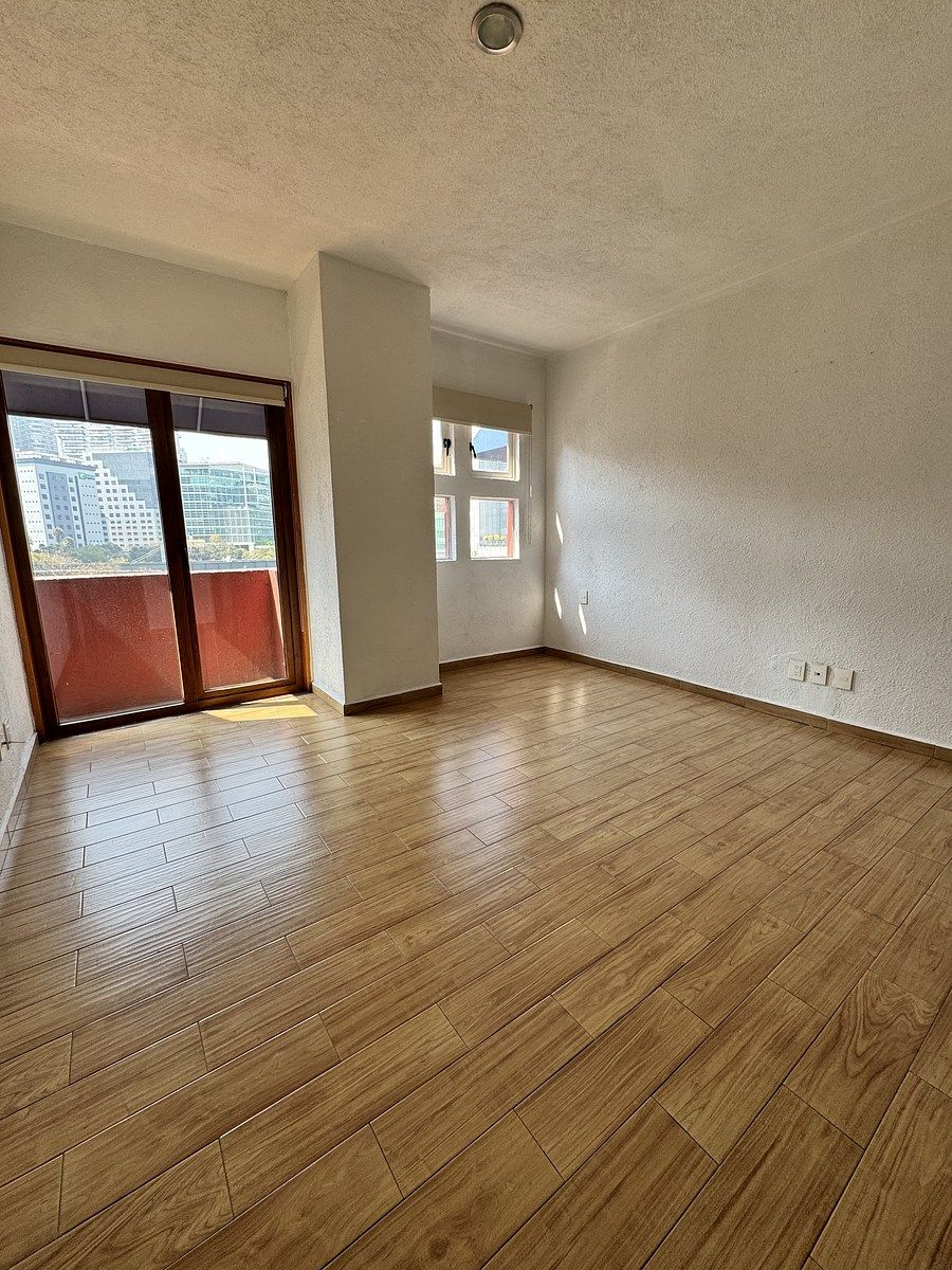 16 de 34: RECÁMARA PRINCIPAL BALCÓN