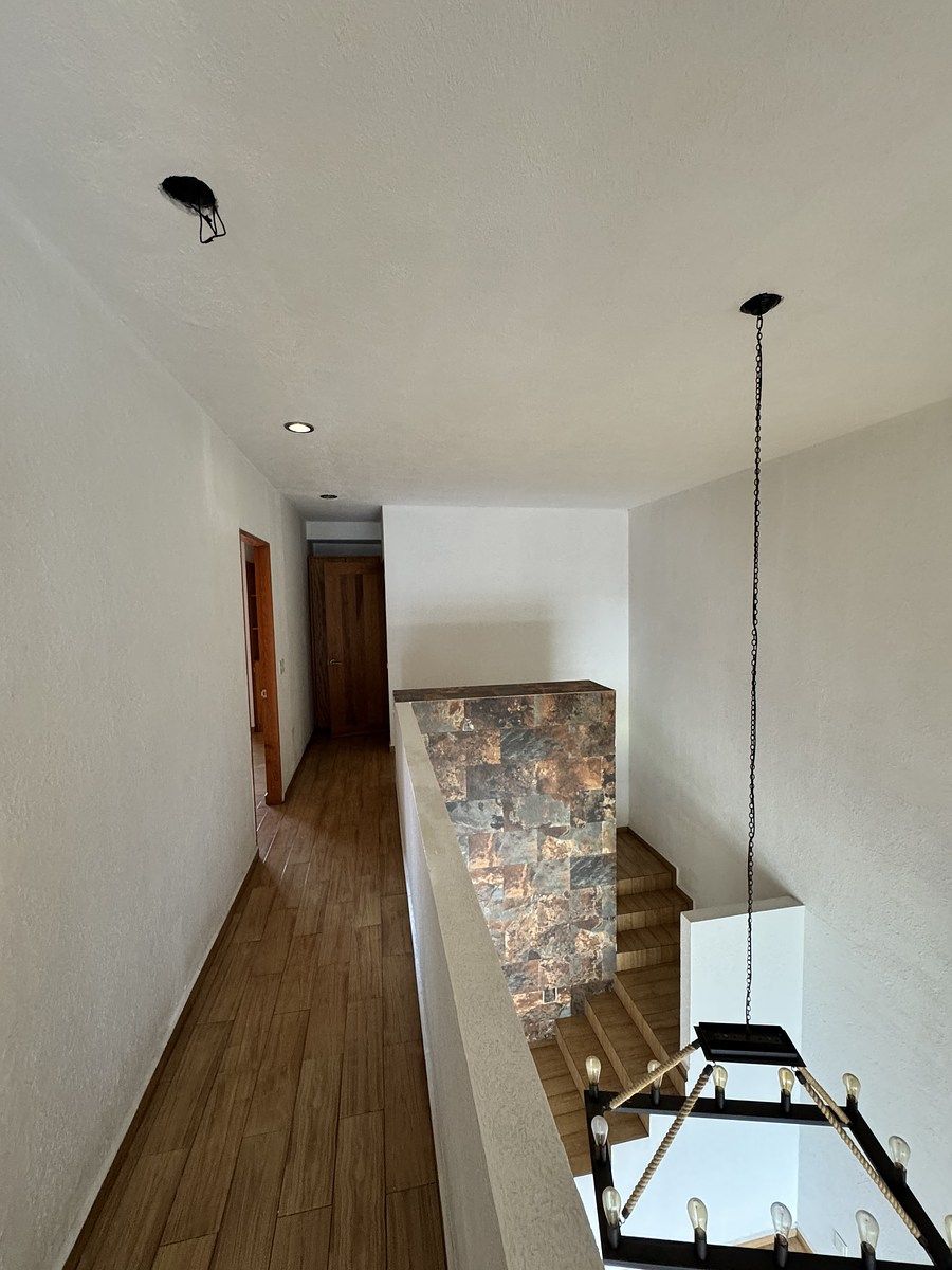 28 de 34: PASILLO A RECÁMARAS