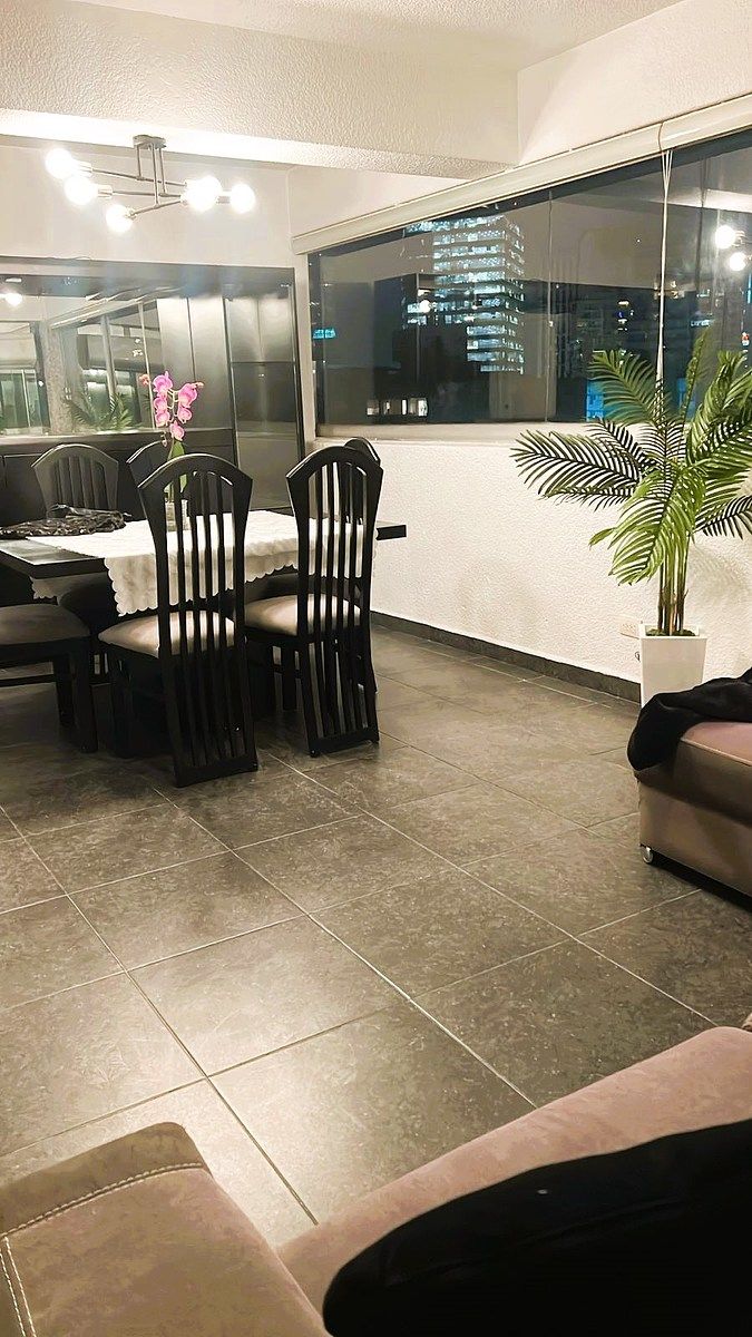 5 of 15: Vista de noche