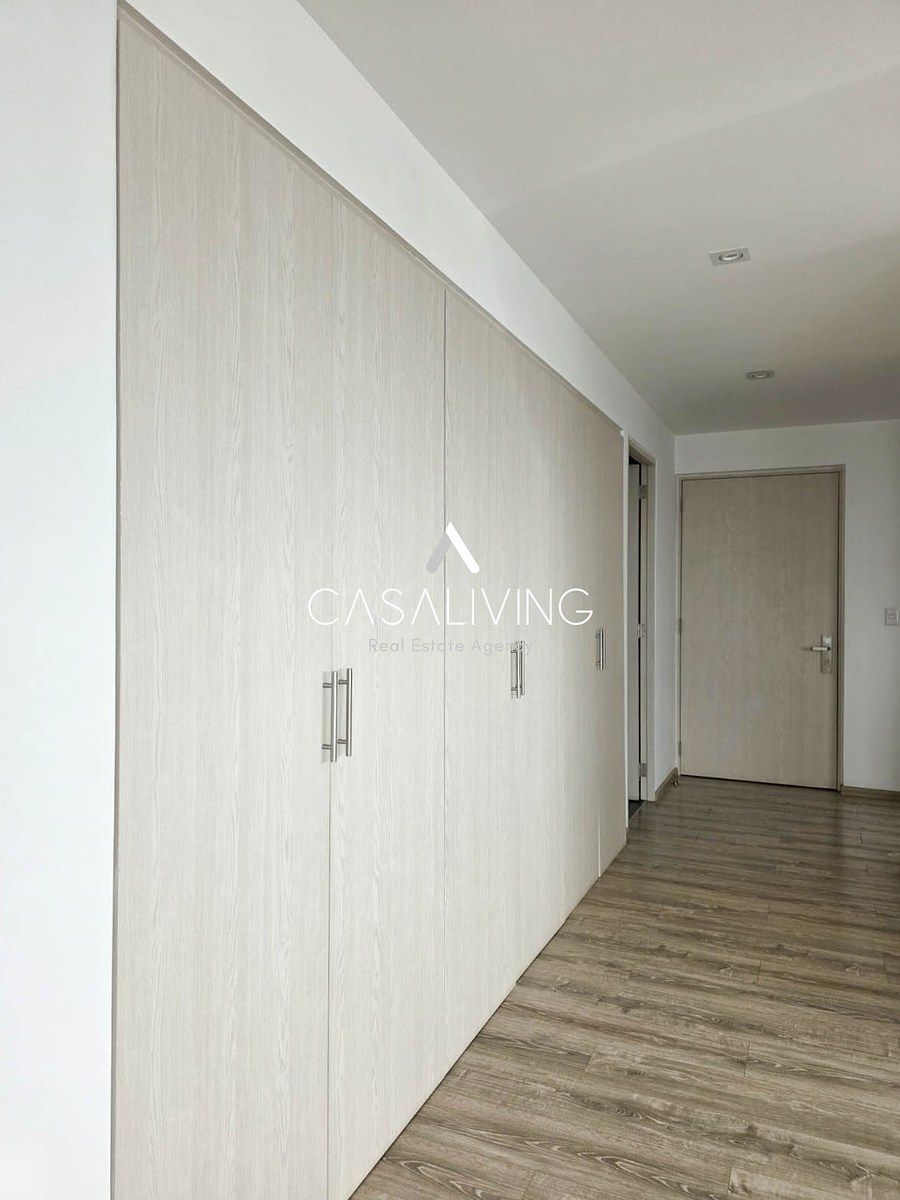 14 de 26: Pasillo de entrada