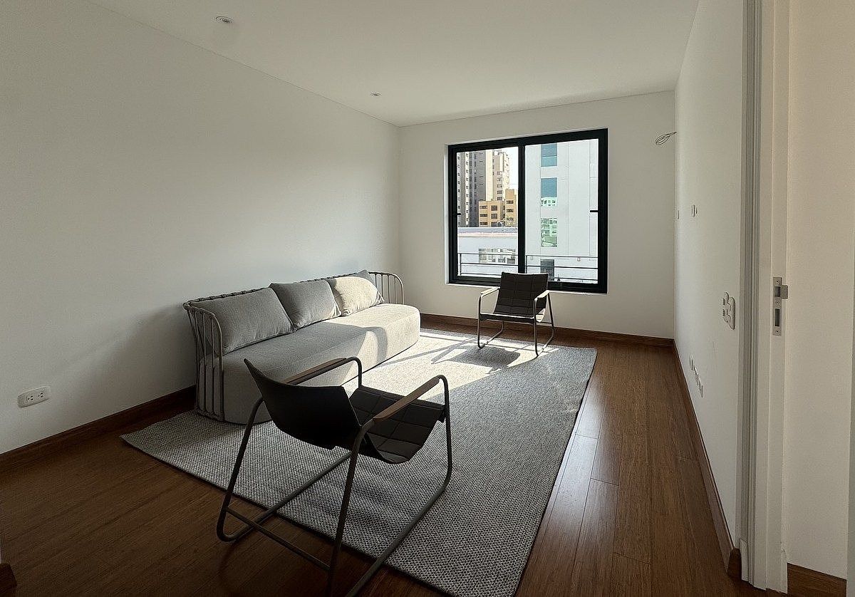 8 de 20: Sala de estar en 1er nivel.