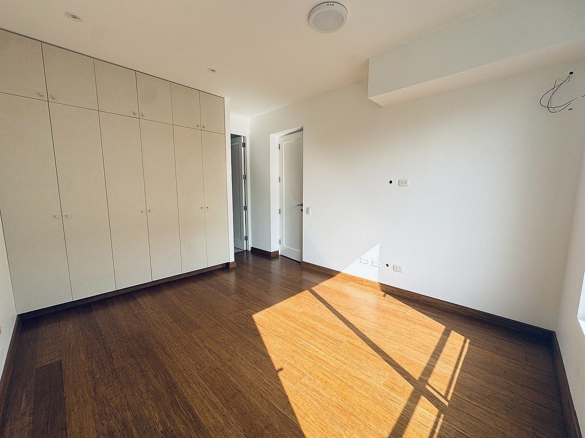 10 de 20: Dormitorio secundario N1 con baño incluído.