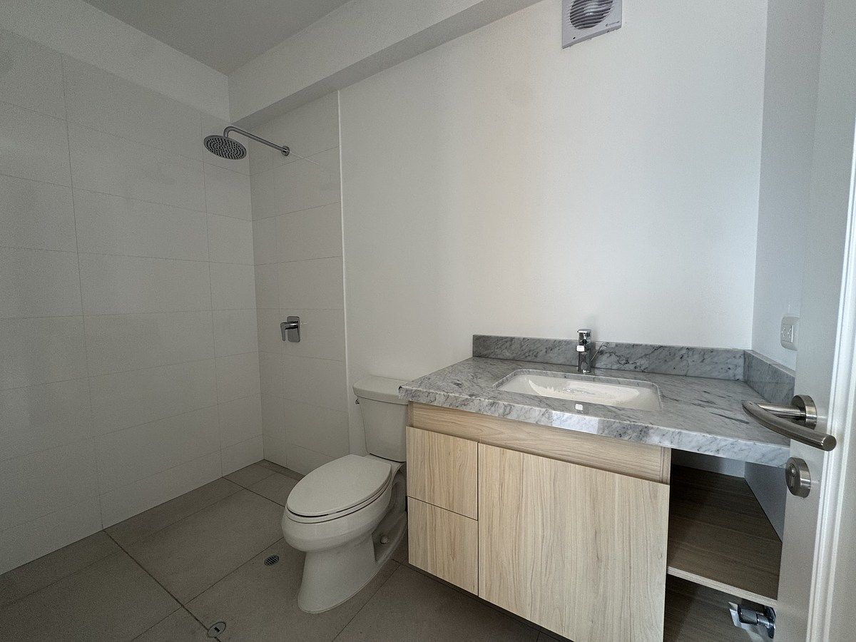 11 de 20: Baño dormitorio secundario N1.