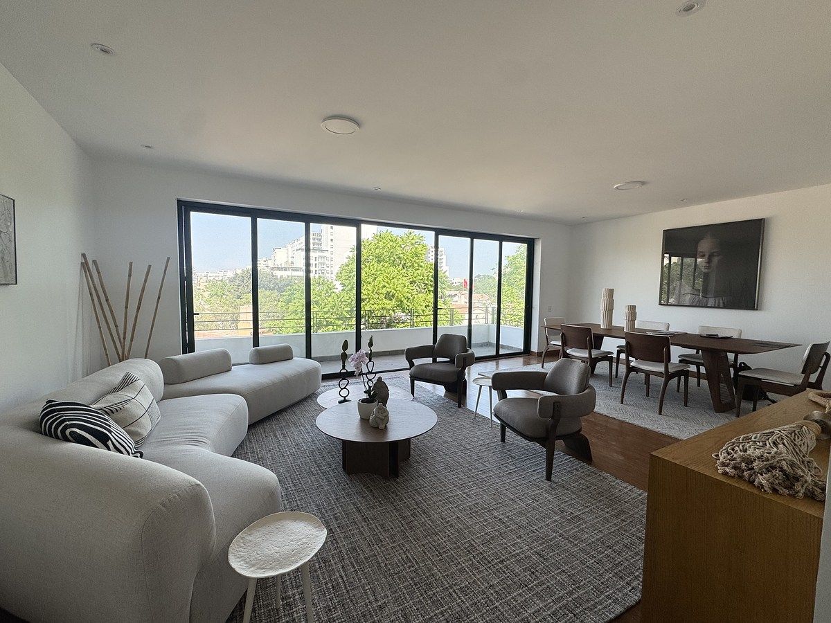 3 de 20: Sala con comedor principal. Los muebles son referenciales.