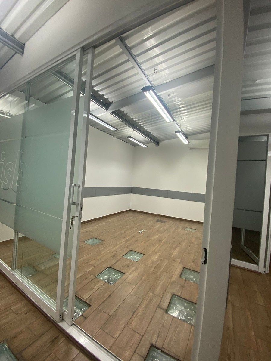 2 de 10: Oficina 2. Cableada y con aire acondicionado