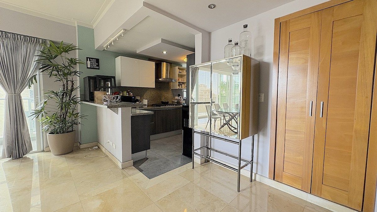 5 de 23: Vista parcial cocina integrada y closet de lencerías