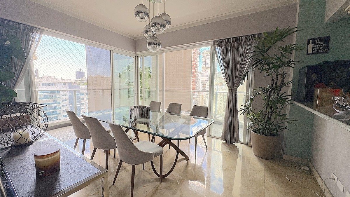 3 de 23: Area de comedor cómoda e iluminada