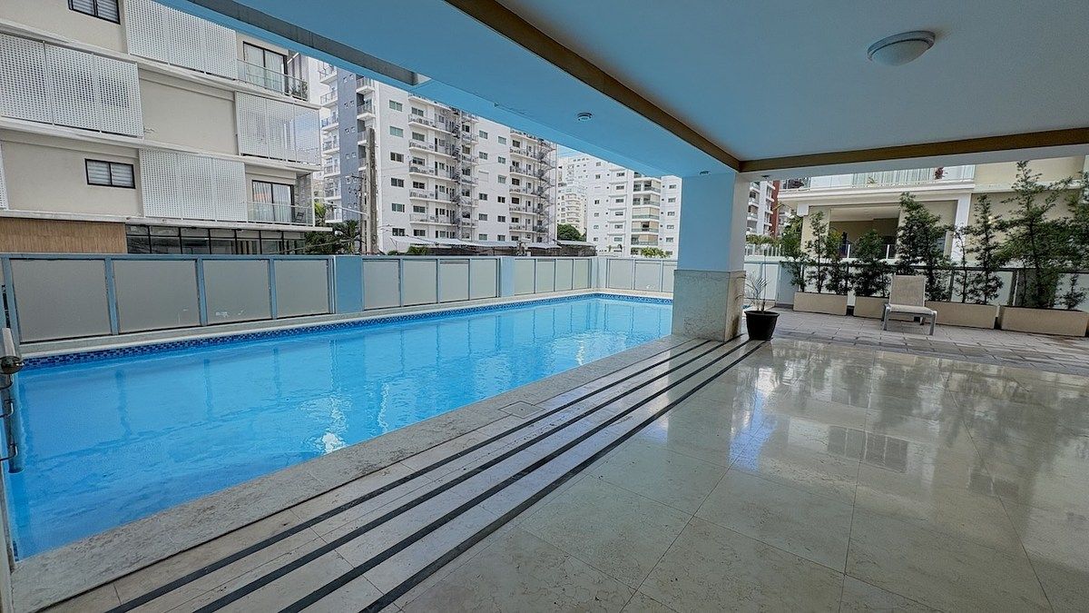 20 de 23: Piscina de nado comunico