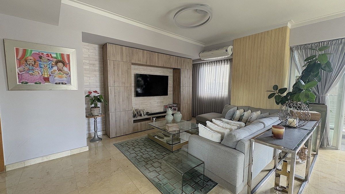 2 de 23: Cómoda, amplia e iluminada area para sala