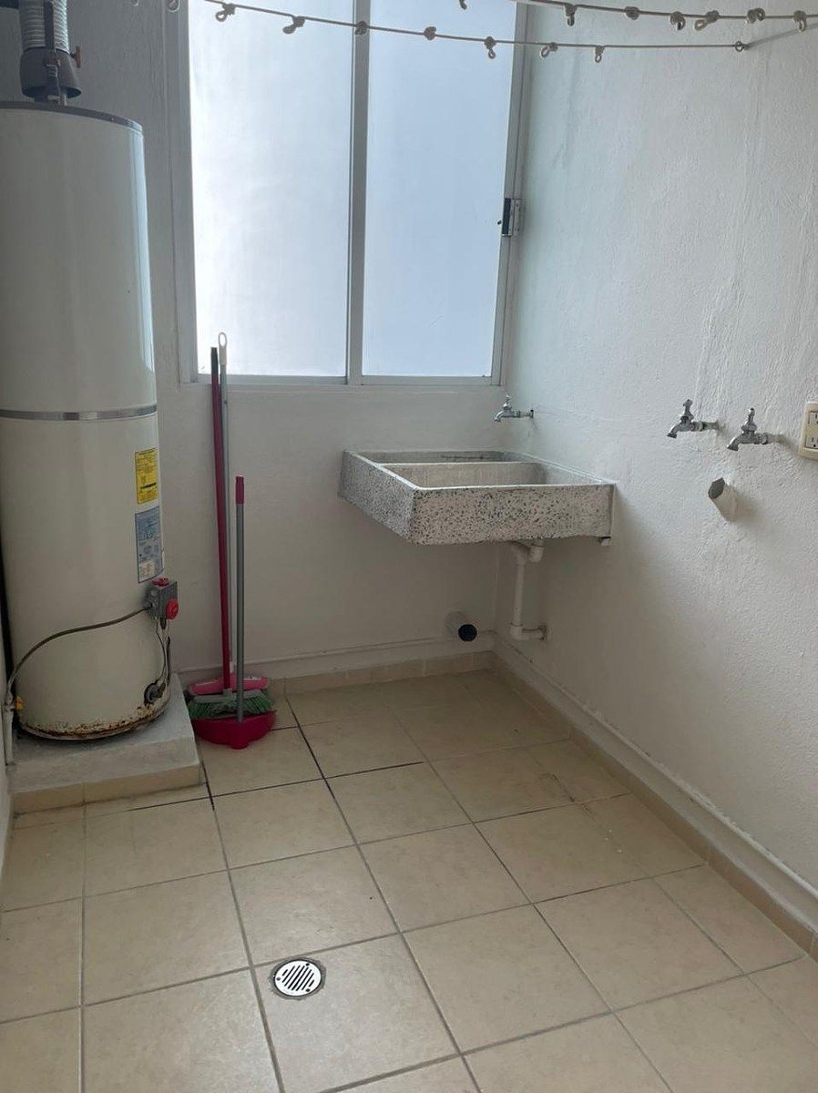 20 of 32: Cuarto de lavado