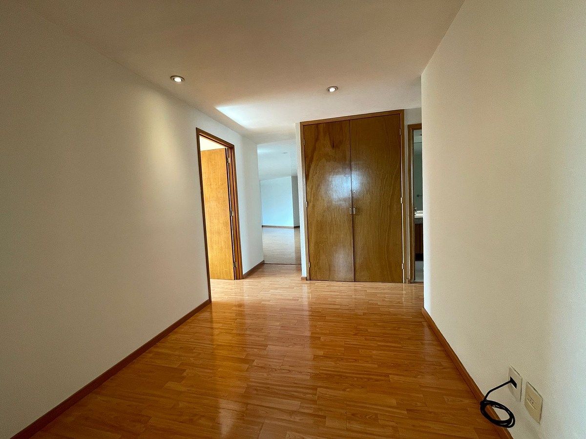 14 of 32: Espacio para estudio o cuarto de TV