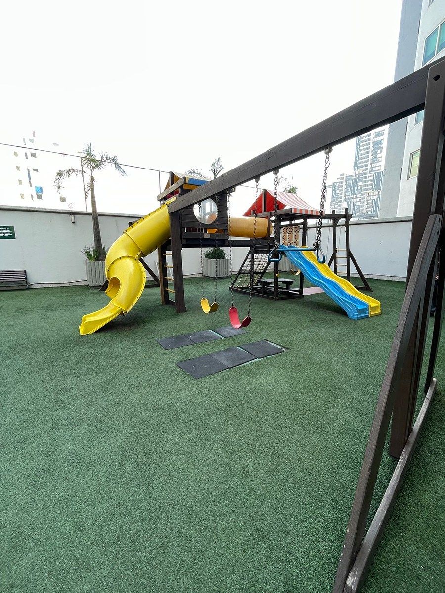 29 of 32: Juegos infantiles