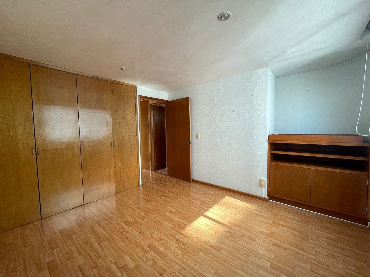 10 of 32: Recámara 2