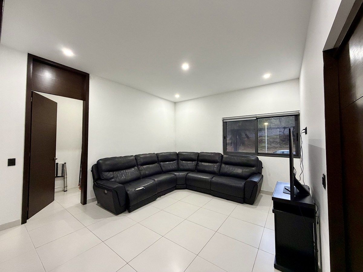 7 de 48: Sala de TV o recámara pb