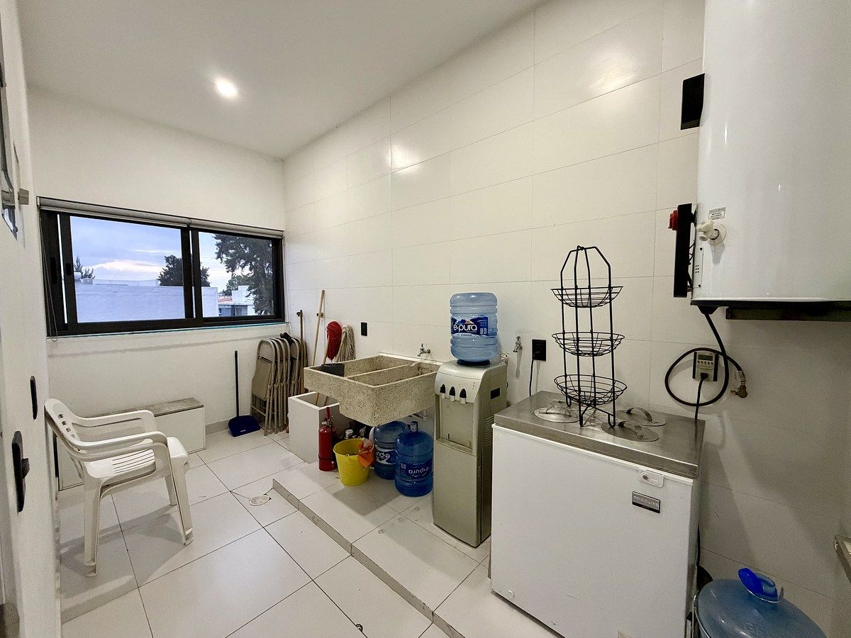 17 de 48: Cuarto de lavado pb