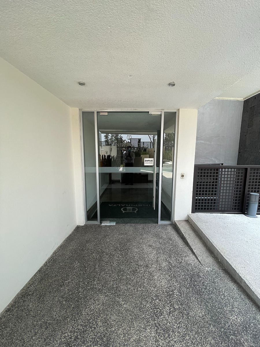 3 de 20: Entrada a Lobby