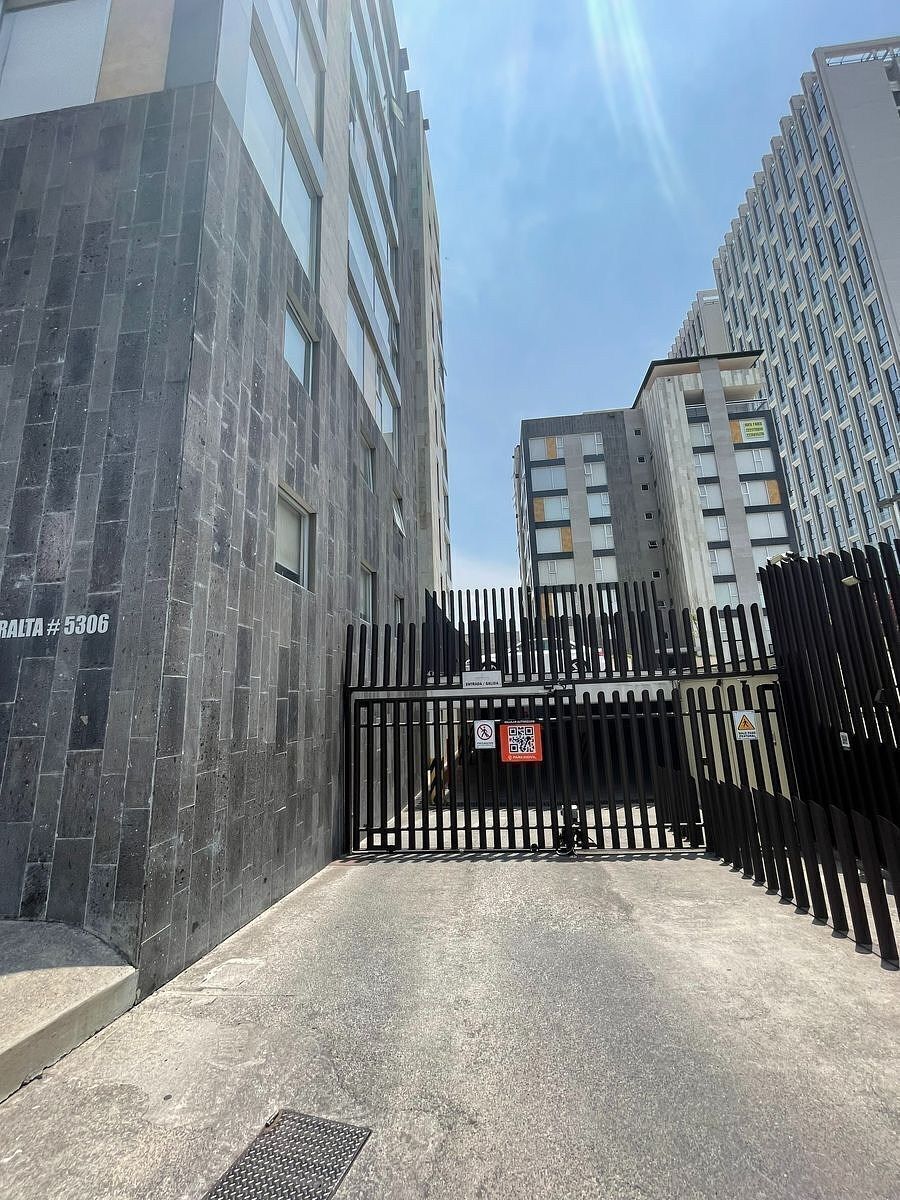 16 de 20: Entrada a estacionamiento