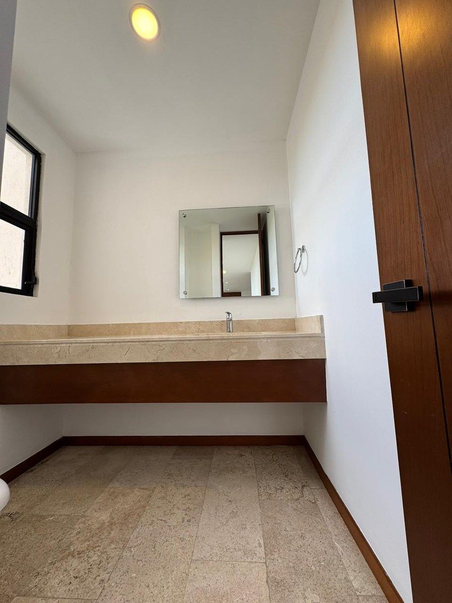 4 de 26: Medio baño