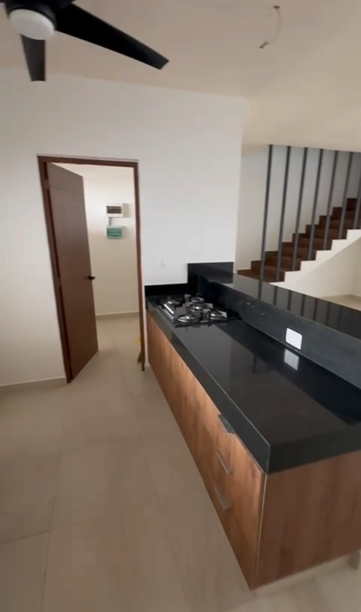 4 de 12: Cocina y Cuarto de Servicio