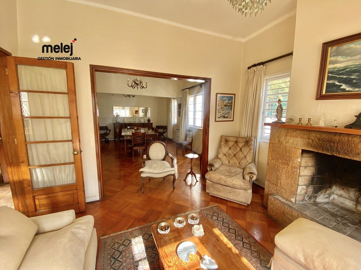 1 de 34: Living y chimenea