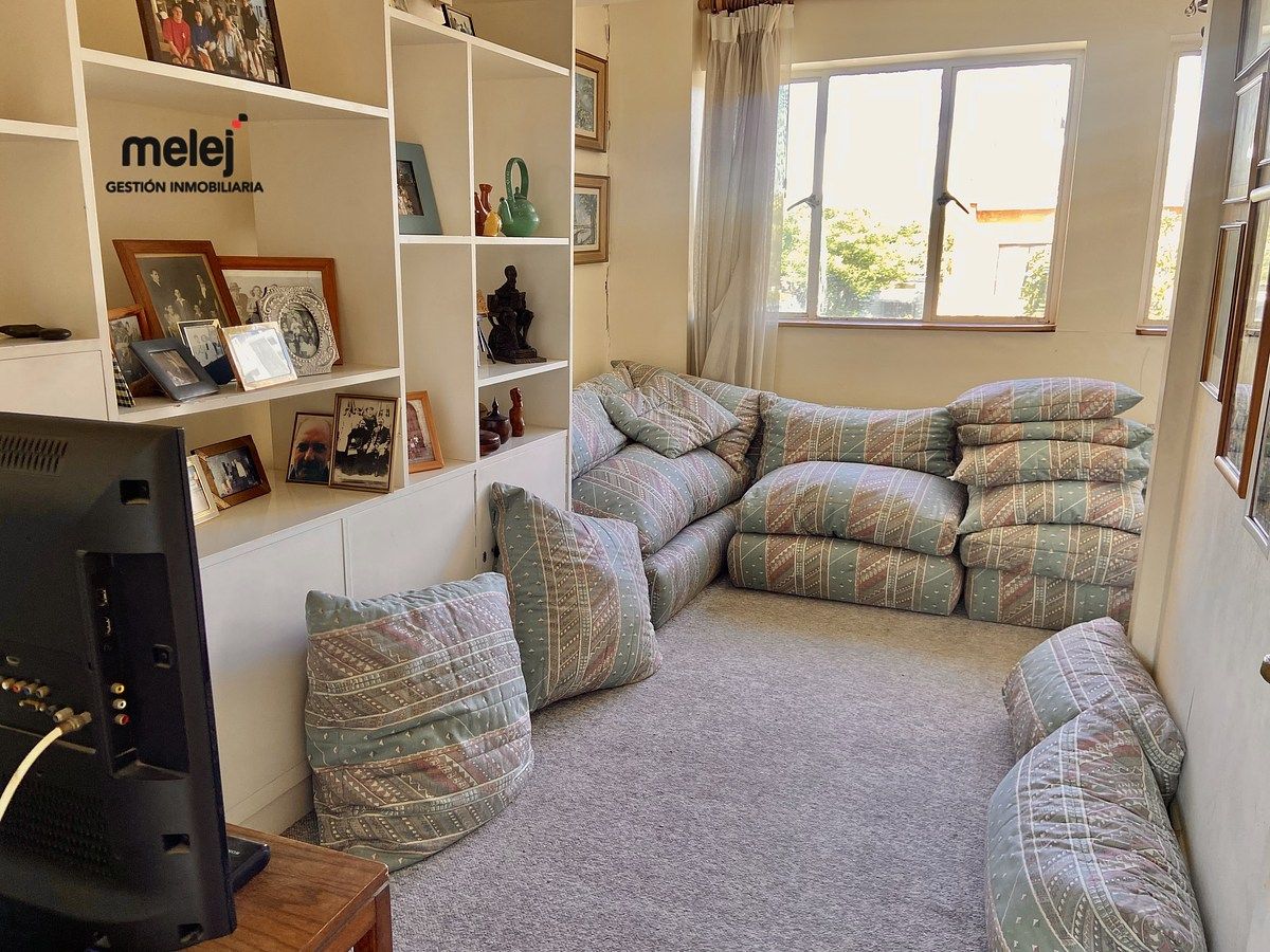 23 de 34: Sala de estar o dormitorio