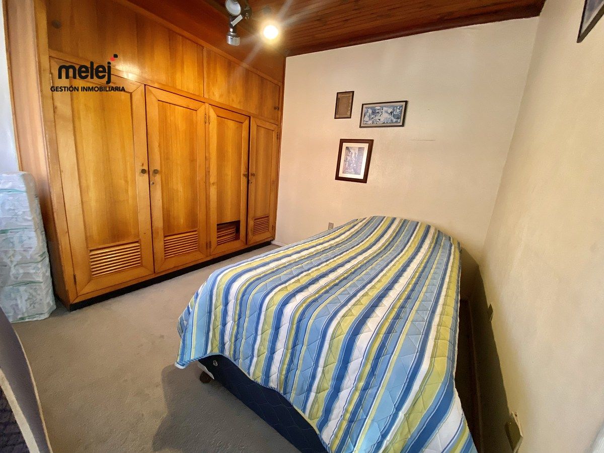 33 de 34: Dormitorio 5