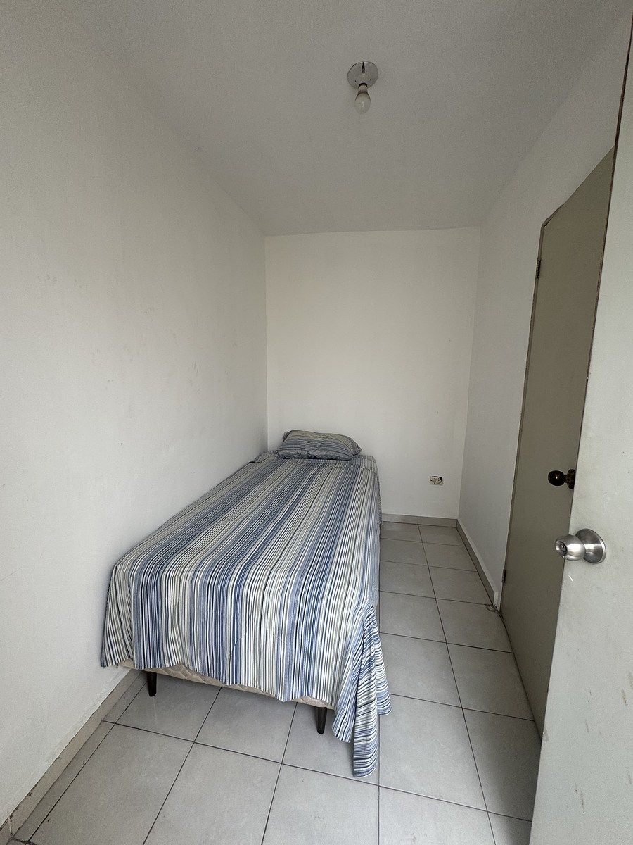 14 of 28: Cuarto de servicio