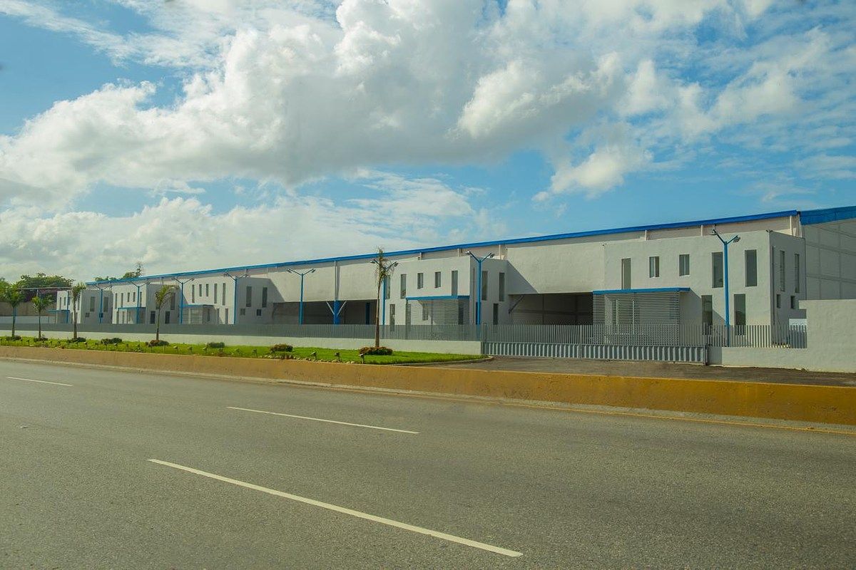 Nave en La Autopista Duarte, Santo Domingo Oeste, foto 4 de 17