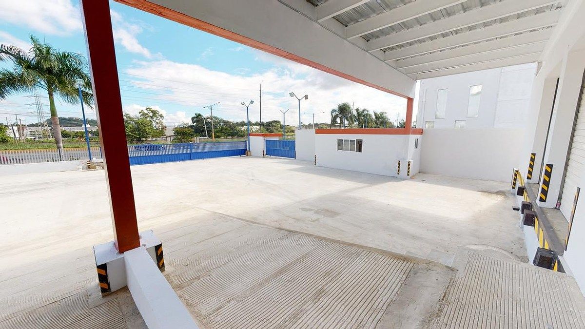 Nave en La Autopista Duarte, Santo Domingo Oeste, foto 11 de 17