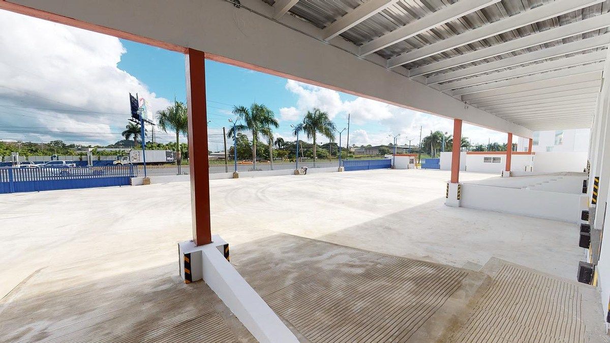 Nave en La Autopista Duarte, Santo Domingo Oeste, foto 12 de 17