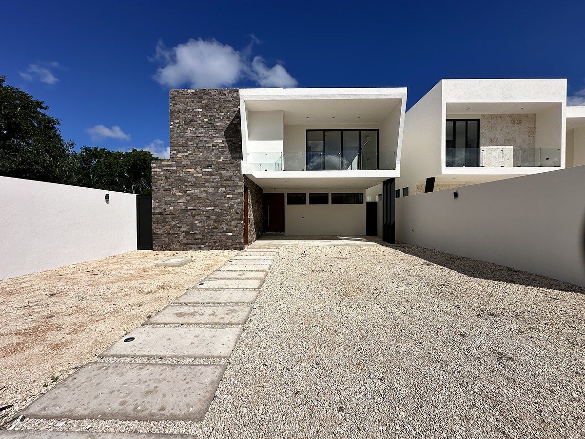 Venta Casa Residencial de 4 recámaras en Privada Provincia, Mérida