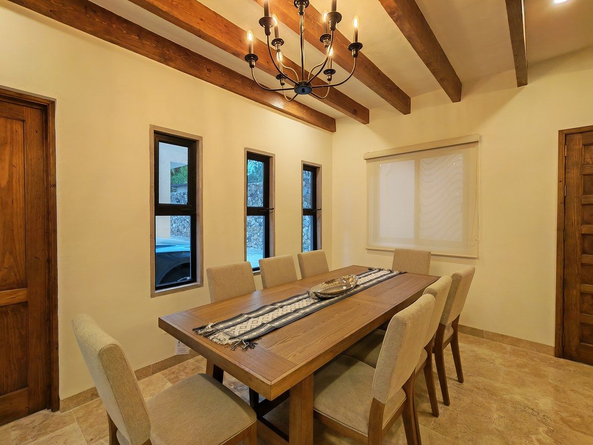 3 de 16: Comedor para 8 comensales