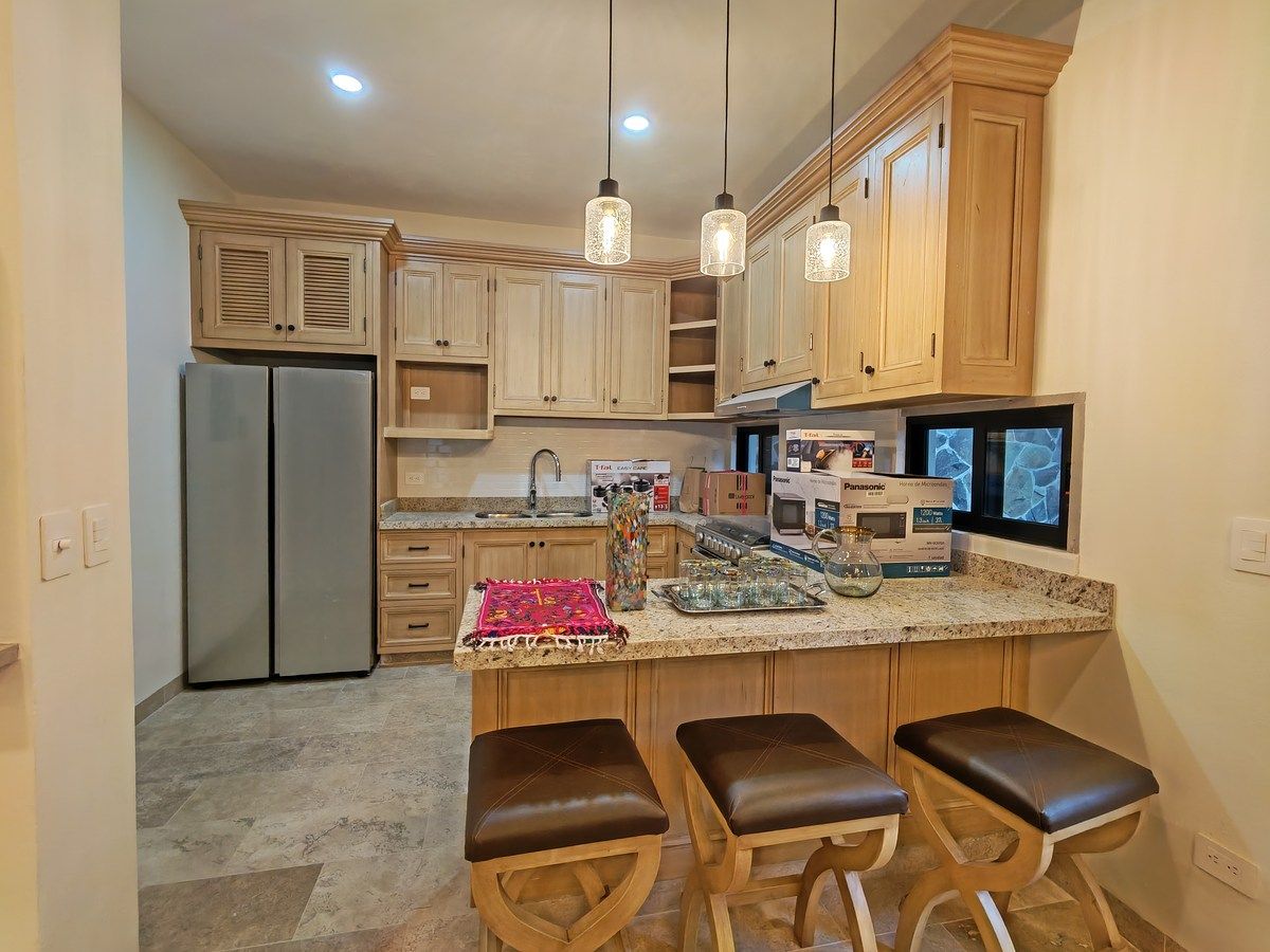 5 of 16: Cocina amplia