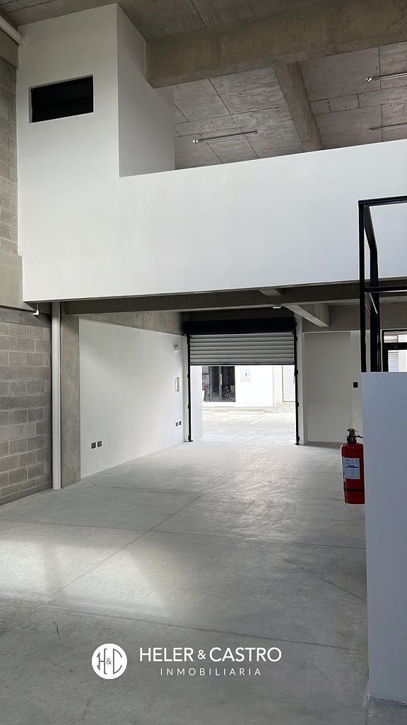 Ofi-bodegas Internaranjo - Image 2