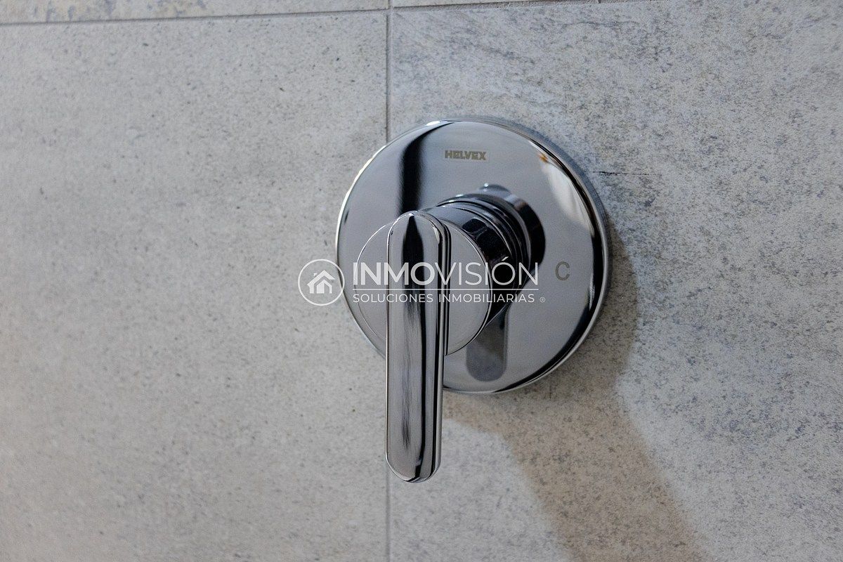 37 de 50: Baño de la habitación principal.