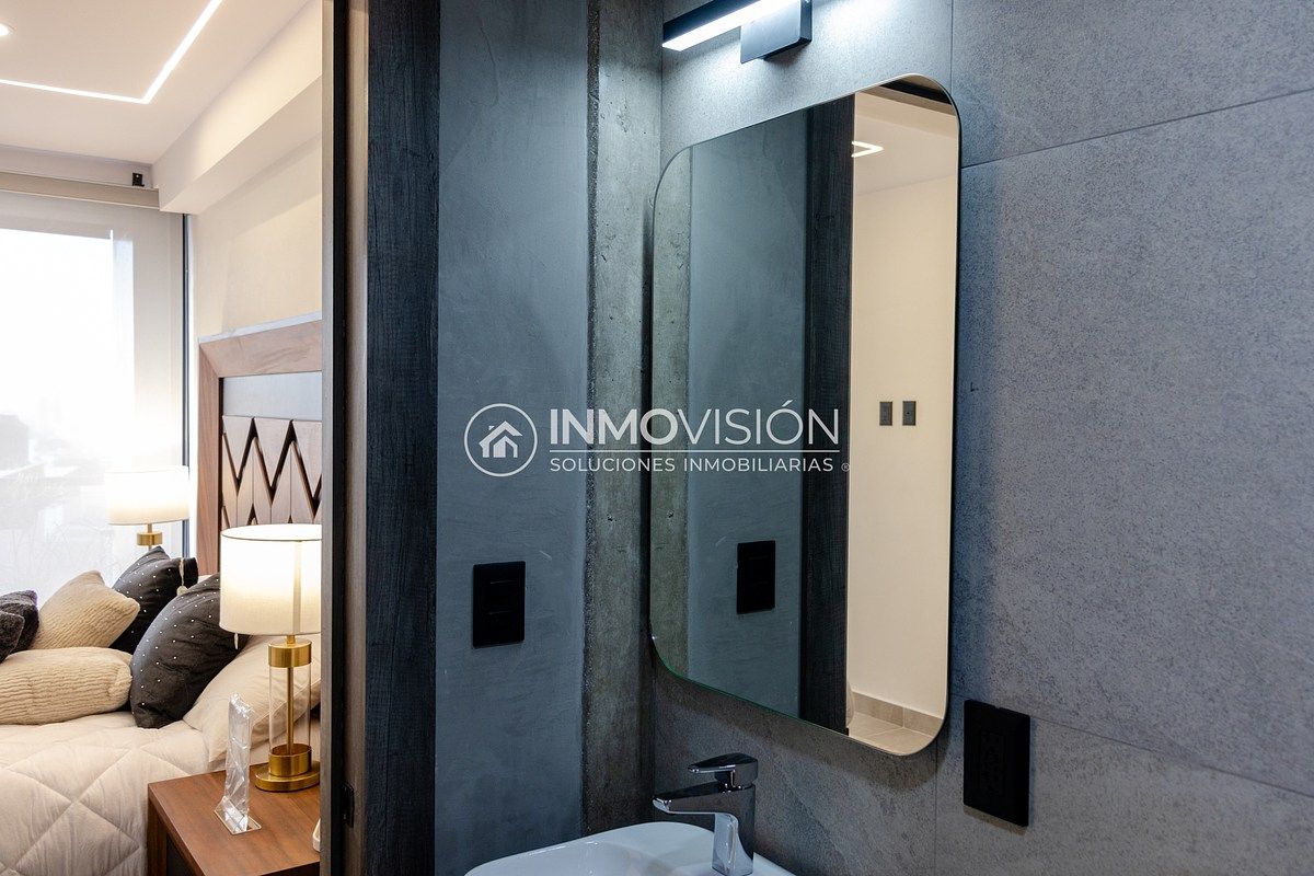 35 de 50: Baño de la habitación principal.