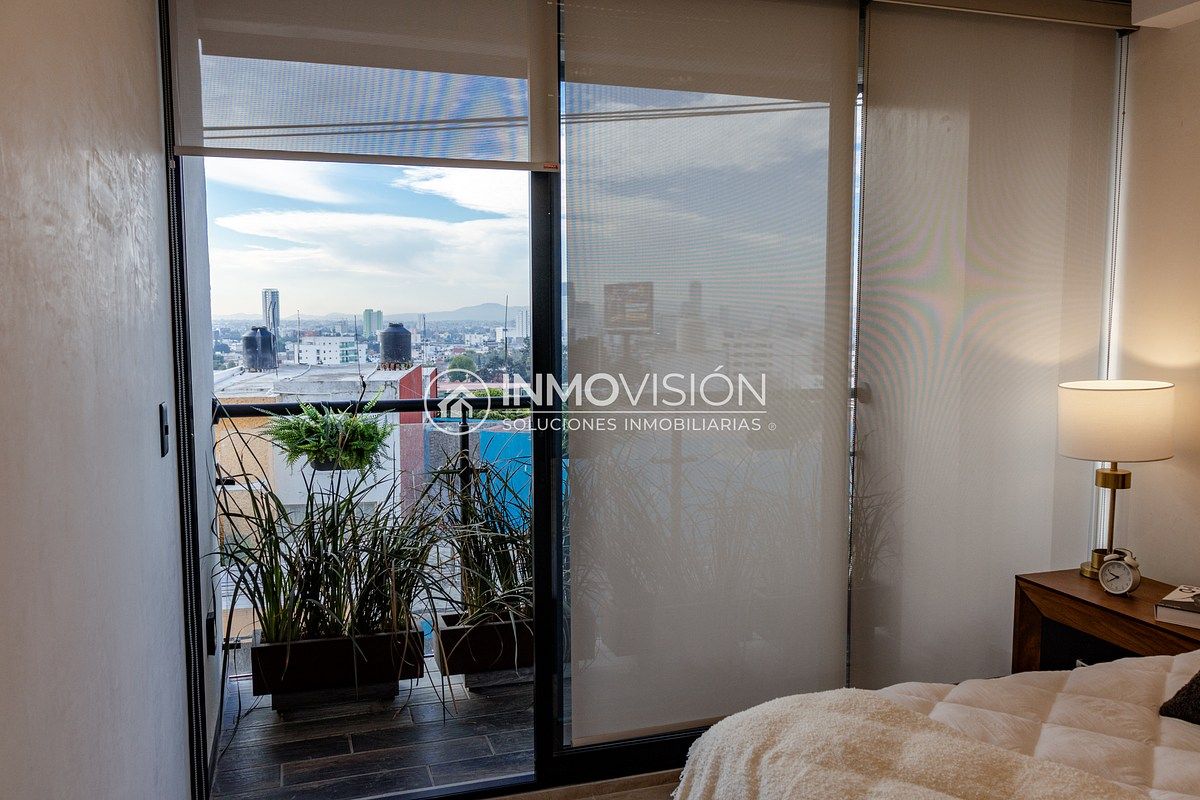 29 de 50: Balcón de la habitación principal.