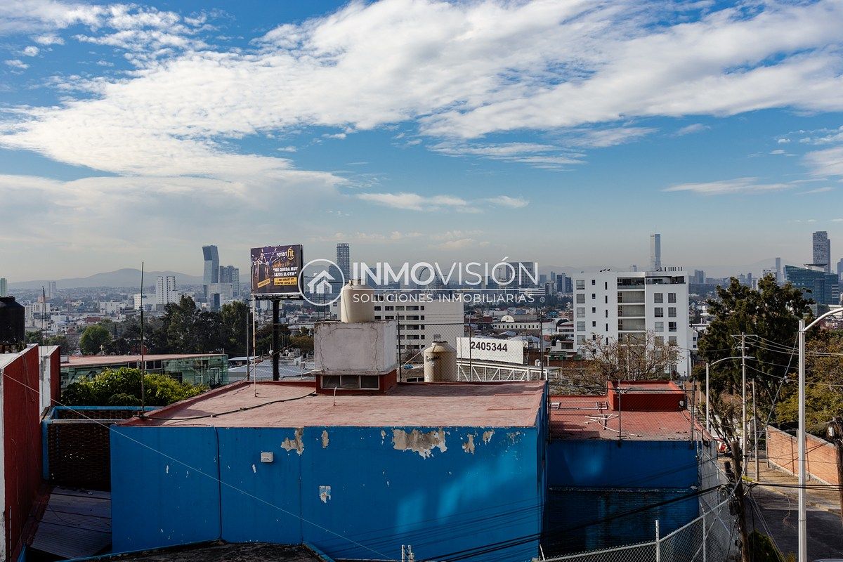 31 de 50: Vista desde el balcón de la habitación principal.