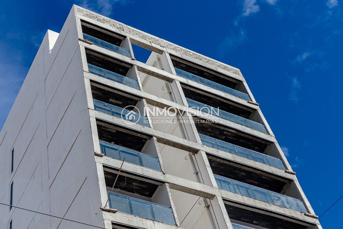 4 de 50: Fachada en construcción.