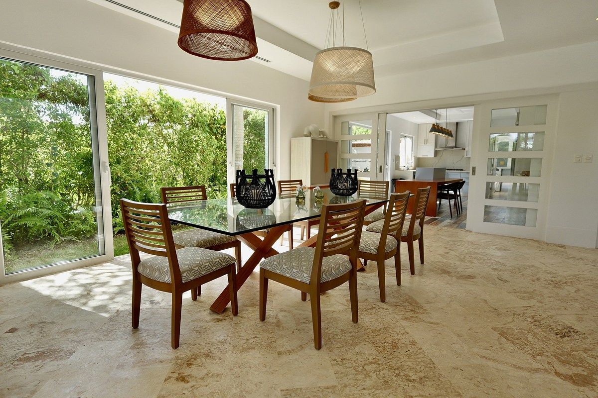 3 of 17: Dining room with garden view