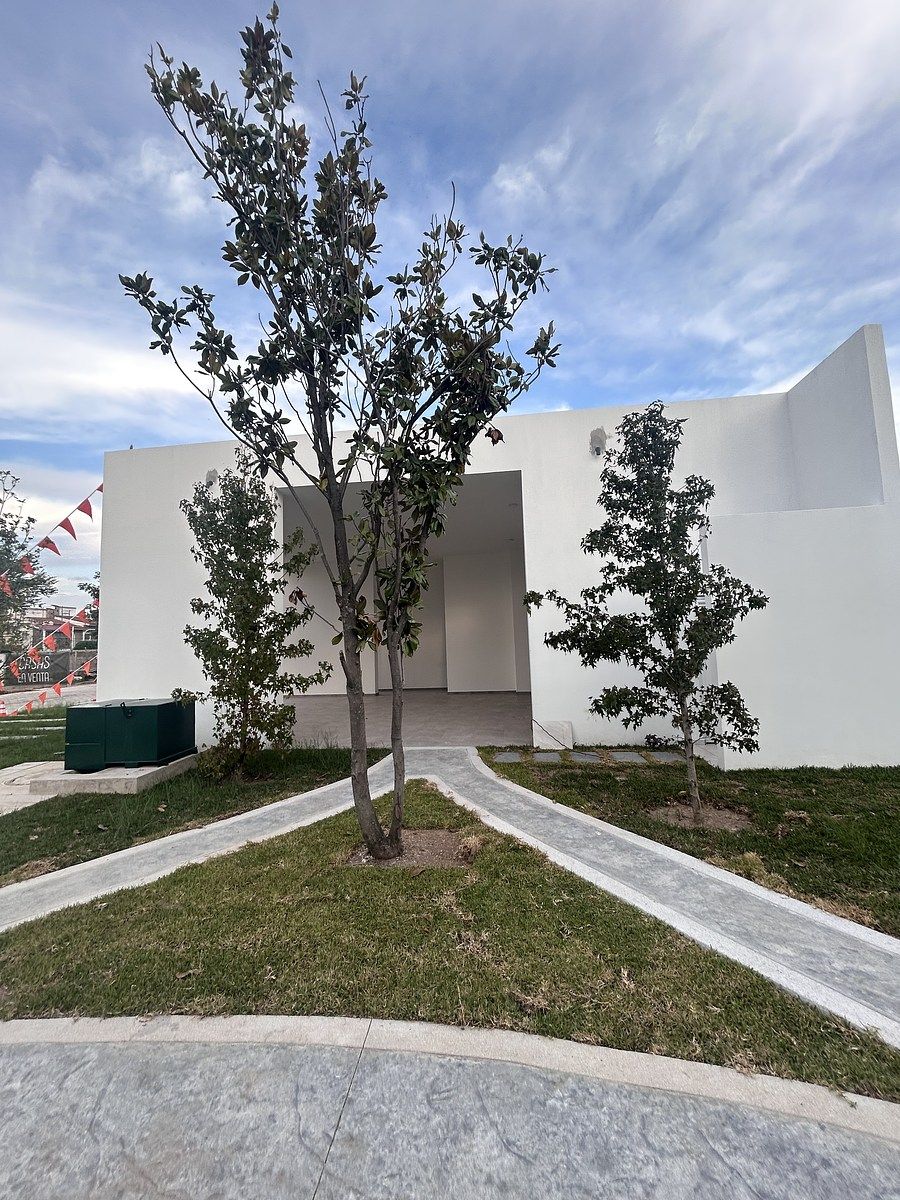 20 of 20: senda y terraza