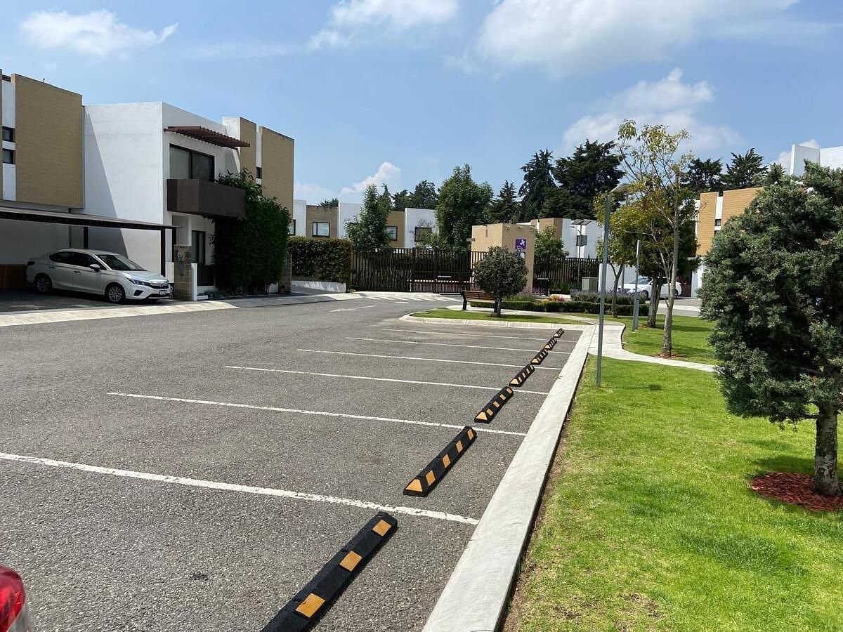 31 de 32: Estacionamiento de visitas